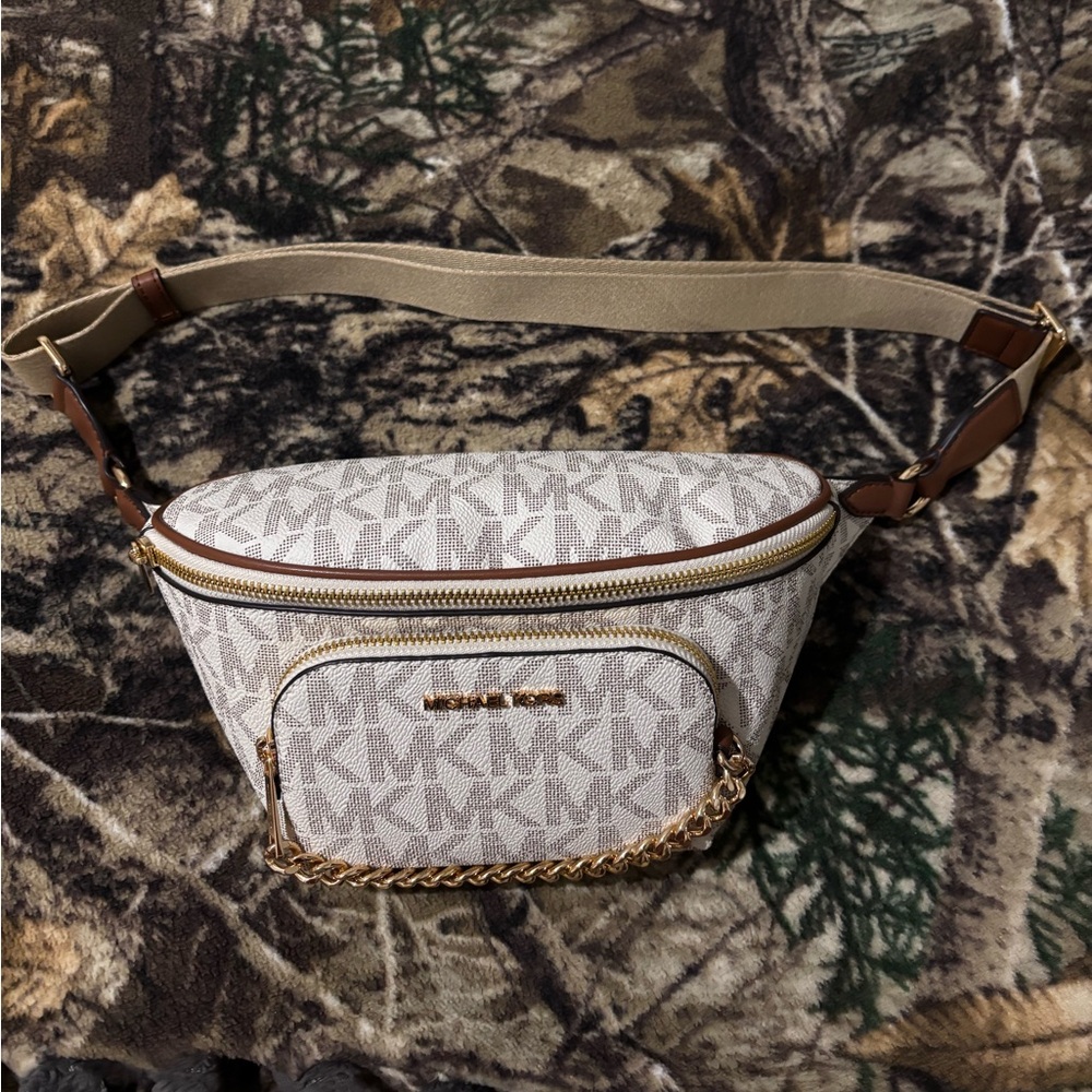 MK jet set adjustable belt bag